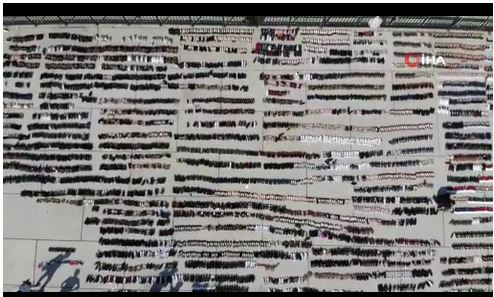 Eminönü’nde sular altında kalan ayakkabılar Yenikapı’da kurutmaya bırakıldı